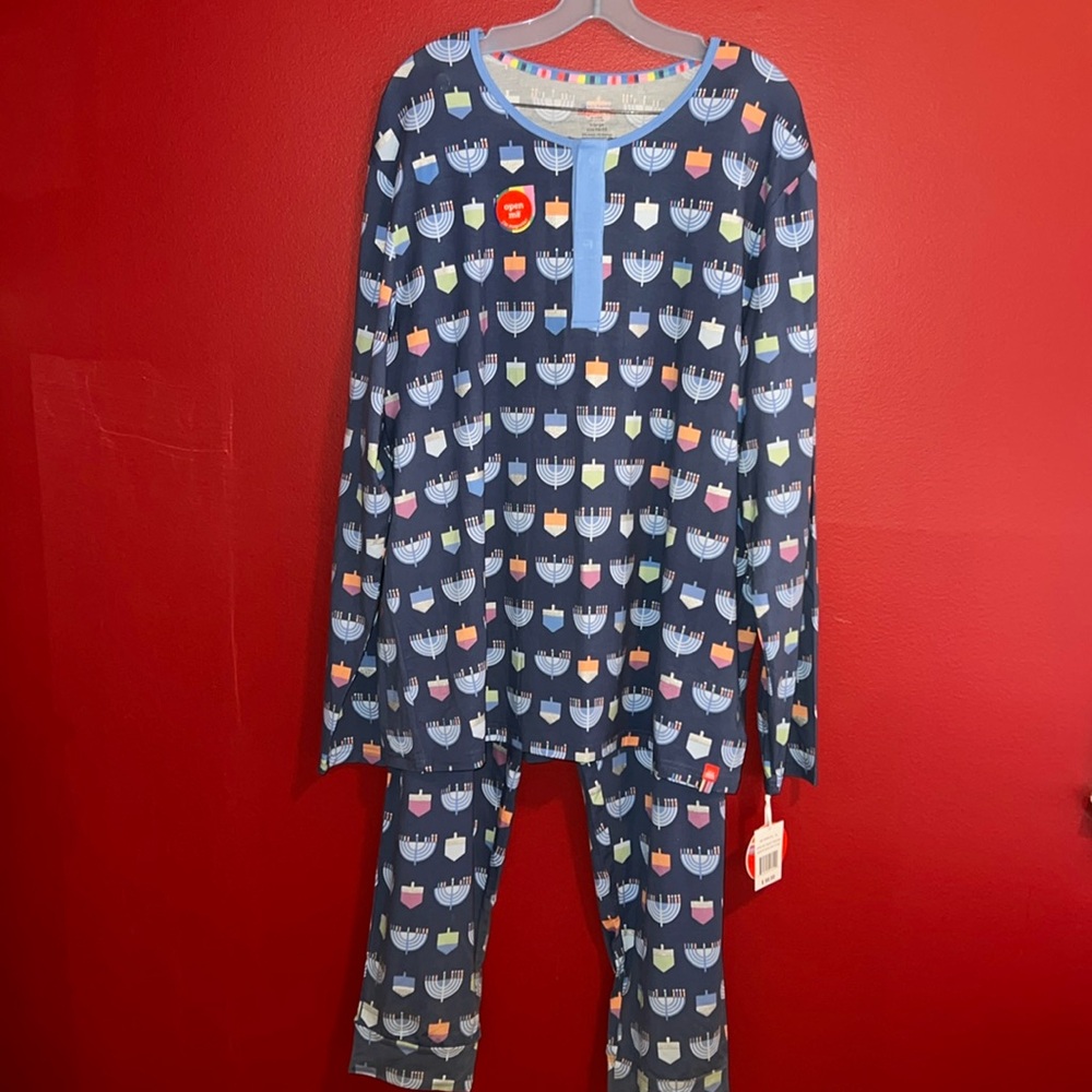 NWT 2 Piece Soft Pajama Set-“Magnetic Me”Chanukah Print, Long Sleeve + Pant XL